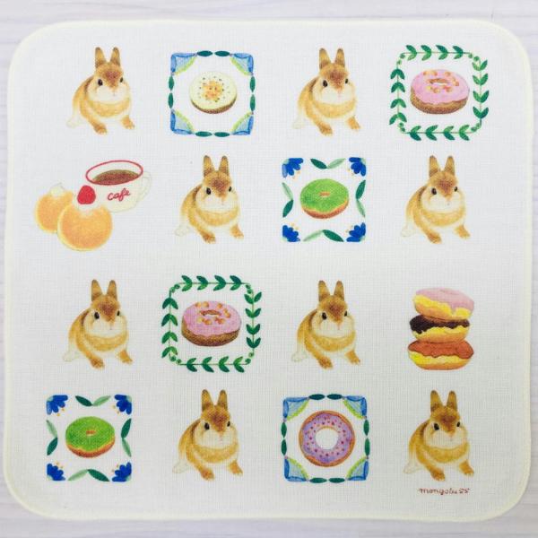 美味しそうなドーナツところんとしたうさぎさんが大人かわいいハンカチです♪ドーナツのパネル柄のイラストも美味しかわいいですね!!表ガーゼ・裏パイルのハンカチなので吸水性がよいのが嬉しいポイントです♪うさぎ好きさんへのプレゼントにも喜ばれると思...