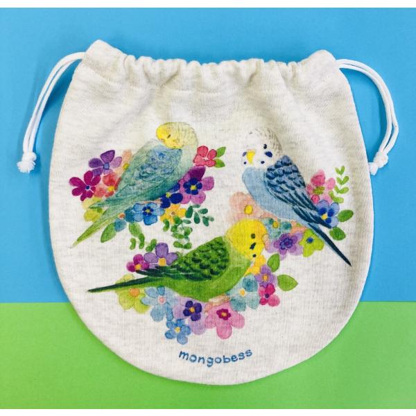 お花とことりが描かれている巾着。化粧品なども十分入る大きさで、旅行などにも重宝します( ´ ▽ ` )肌触りのよいコットン素材♪替えマスクや除菌スプレー、ハンカチ、ティッシュなどまとめて入れておくのにも便利な少し大き目サイズの巾着です♪とり...