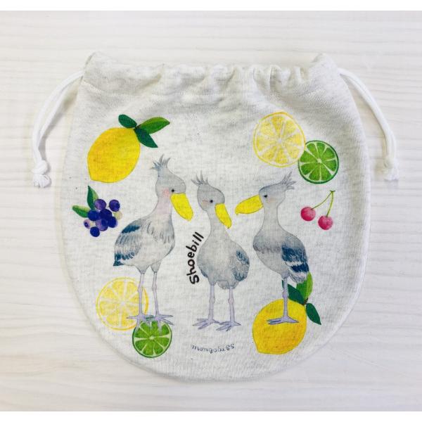 ちょっぴりクールなお顔がかわいいハシビロコウとフルーツが描かれたかわいい巾着Mです♪化粧品なども十分入る大きさで、旅行などにも重宝します( ´ ▽ ` )肌触りのよいコットン素材♪替えマスクや除菌スプレー、ハンカチ、ティッシュなどまとめて入...