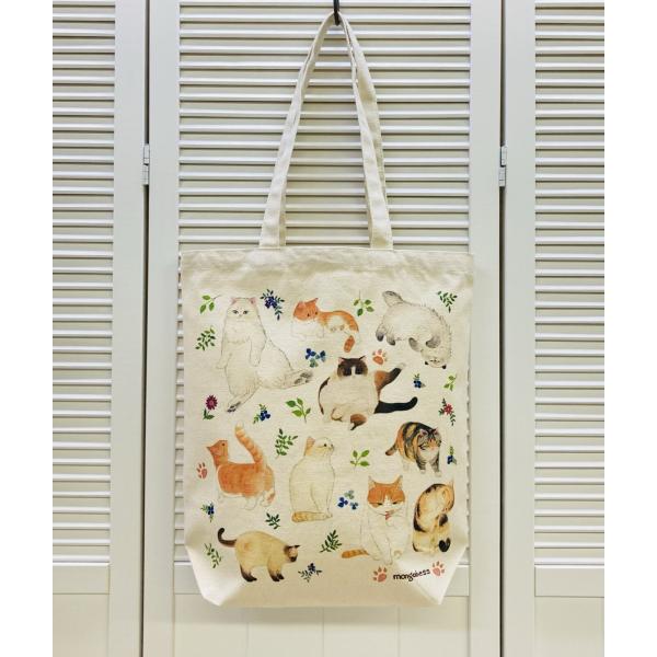 お花や葉っぱと一緒に描かれているモフモフな猫ちゃんがかわいいボタニカルな雰囲気のキャンバストートバック♪トラキジトラペルシャシャムたくさんのネコちゃんたちがいっぱいです(*^^*)サイズ感もA4サイズがちょうどよい感じで入ります♪通勤通学用...