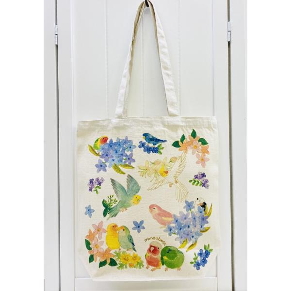 ふんわり優しい色使いがとってもかわいい(*^^*)ことりパラダイストートバック♪オカメさんやセキセイさんコザクラちゃん、アキクサちゃん、マメルリハちゃんシマエナガちゃんにボタンインコちゃんまでまさにことりパラダイス！！サイズ感もA4サイズが...