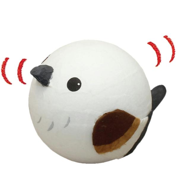 まんまるシマエナガが可愛らしいく見てるだけで癒されます。起き上がりで、ゆれるとカランコロンとかわいい音色が鳴ります。ことり好きの方へのプレゼントにも最適♪Size約幅10×奥行12×高さ10cm素材 和紙他写真の商品と実際の商品は、色が若干...