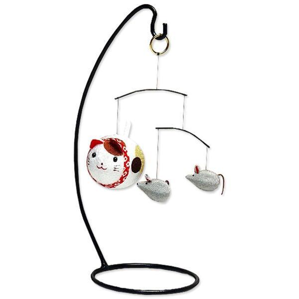 可愛い　猫さんモビール！優しくつつきたくなります♪ちりめんの優しい風合いに癒されます。愛猫家の方へのプレゼントにも最適です。Size 約幅11x奥行8x高さ22cm※奥行き・高さは台のサイズです。素材 レーヨンちりめん・他写真の商品と実際の...