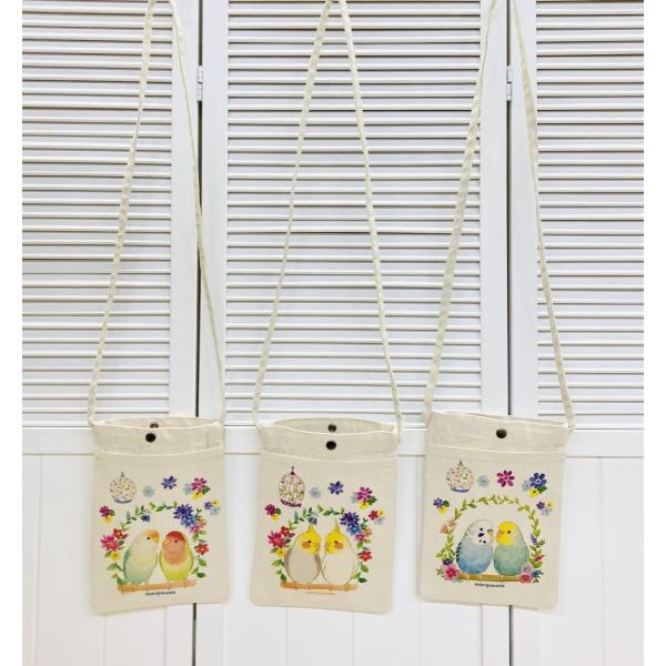 斜めがけしてちょうどよいサイズ感。お好きなとりさんを選んでください♪フロントにポケットがついてるのも嬉しいですね(*^^*)ちょっとそこまでアイテムもちょうどよく入る便利でかわいいサコッシュです♪Size：本体／約横17.0×縦24.0cm...