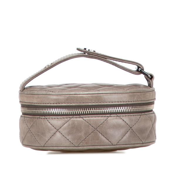 シャネル マトラッセ ココマーク ラウンド ポーチ バニティバッグ グレー ラムスキン レディース CHANEL 【中古】 CHANEL（シャネル） マトラッセ ココマーク ラウンド ポーチ バニティ