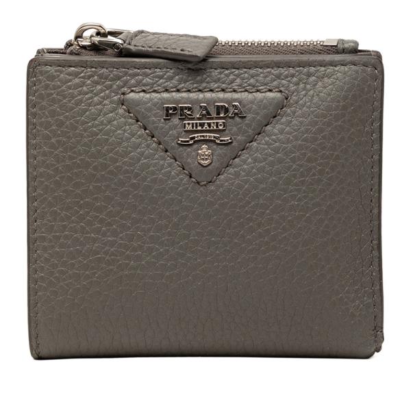 PRADA 二つ折り財布　グレー　トライアングル　プレート　レザー　財布　プラダ PRADA（プラダ） トライアングルロゴ 二つ折り財布 コンパクト