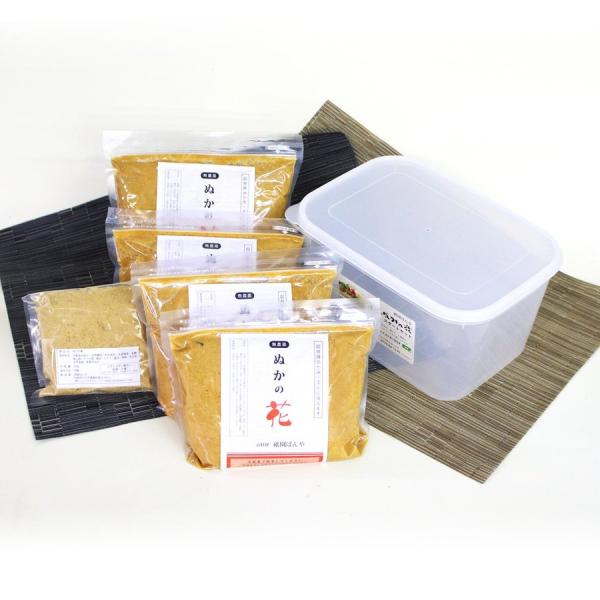 【商品名】ぬかの花スタートセット大(5~6人用)【セット内容】ぬかの花(無農薬ぬか床)　900g×4ぬかの素（粉末タイプ補充ぬか）200gプラスチック容器　260×190×148mm美味しいぬか漬けの作り方ハンドブック【原材料】有機JAS無...