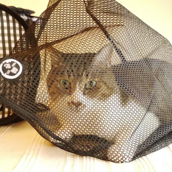 ■備考:おちつくネットを使うことで、楽にキャリーに入れることが出来ます。移動中の飛び出し防止にもなります。・猫ちゃんが入って落ち着く、網目状の袋です。・キャリーケースにラクに入れることができるほか、脱走も防ぐことができます。・ネットの上から...