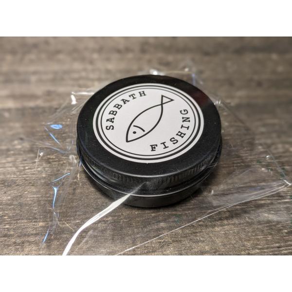 天然由来成分のメンテナンス用ワックスです。ウッドグリップやハンドルノブ、ヘッドキャップの他、ウレタンコーティングされた木製品や革製品にも使える、汎用性の高いワックスです。　　　　【ウッドケアワックス使用方法】　　　・塗布する木製品をウエス等...