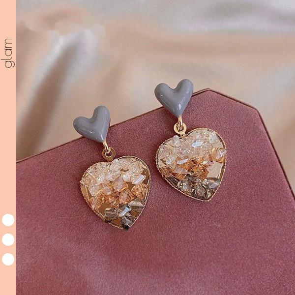 ハート型ピアス 幅 1.5cm x 1.4cm、18K ゴールド