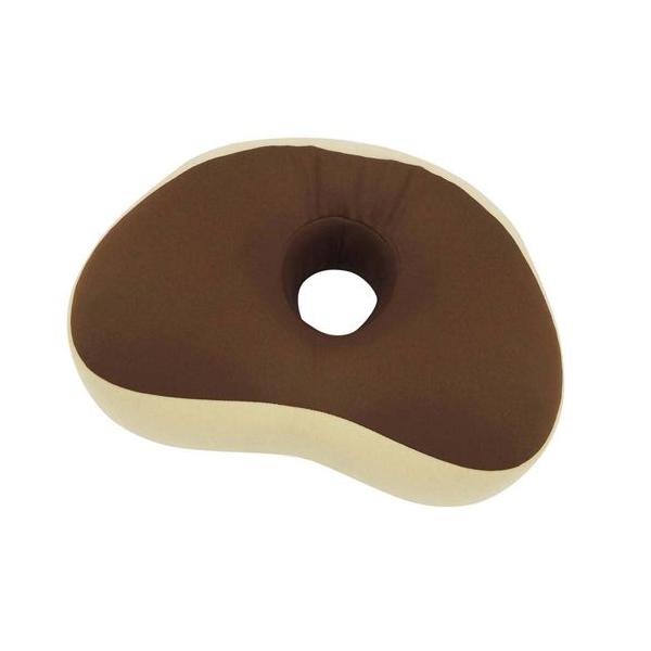 ◆王様シリーズに新しく骨盤ケアのクッションが登場！◆両サイドが膨らみ、中央がへこんだ構造。骨盤をキュッと引き締めて支えます。◆座ると前部が低くなり後部が高くなる形状に！骨盤を正しい位置へと導きます。◆中央に空いた穴が耐圧を分散し、より快適な...