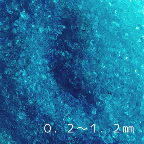 ターコイズブルー   フリット150g   膨張係数90  ブルズアイのフュージング用 フリットです。粒の大きさは３種類あります。150gのフリットは小分けの容器でお届けさせていただきております。フリットを小分け用のプラスチック瓶ではなく、...