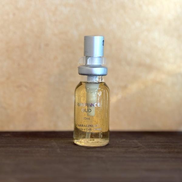 カルバリン　オードトワレ10mlお気軽にお使い頂けるサイズのトワレ。ストッパー付で携帯にも便利です。フレグランスストーンやレギューメ（ポプリ）、ポプリに染みこませてもお使い頂けます。サイズ：23×70ミリ　各10ml商品の性質上製造ロットに...