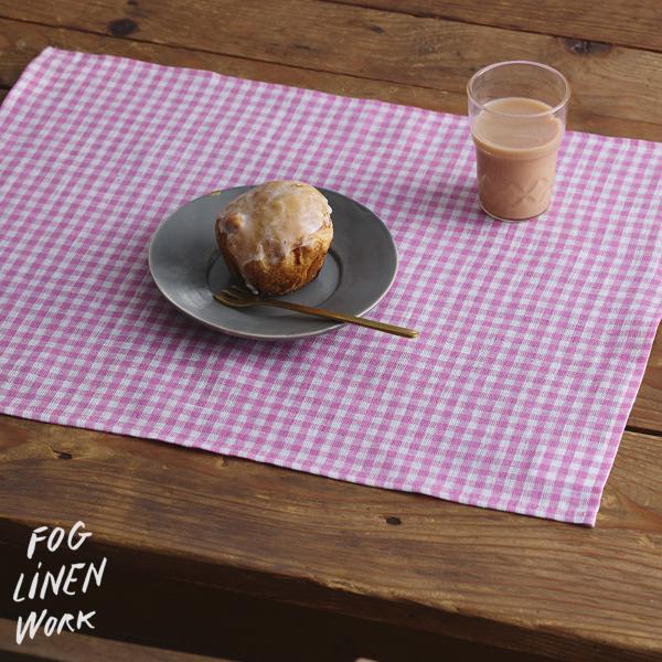 リネンプレイスマットランチや朝食に気軽につかえるプレイスマット。汚れたらさっとお洗濯。その日の気分で色柄を使い分けて。LINEN PLACE MATsize: W 35 × L 45 cm linen 100% (普通地) made in ...