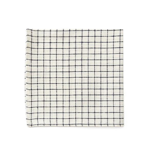 リネンナプキンテーブルクロスとコーディネートして、お揃いにしたり、色違いにしたり、いろいろなテーブルセッティングが楽しめるリネンナプキン。食事の際に、口や手を拭くためとしてはもちろん、ナプキンの上にカトラリーをのせてセッティングすれば、いつ...