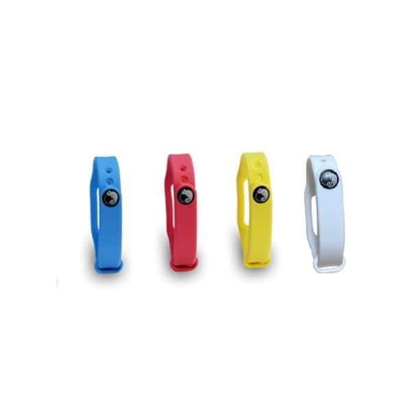 【ポケモンGOおしゃれなリストバンド】Brook ポケモンGOオートキャッチ用の赤、黄、青、白の4つのカラーのリストバンドです。お気に入りのチームカラーをリストバンドでオートキャッチを使用できます。柔らかいタッチのストラップは弾力性があり、...