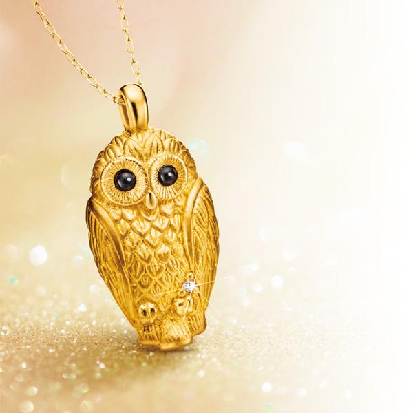 純金のふくろう＞ダイヤモンド入り24金製宝飾ペンダント : グラン