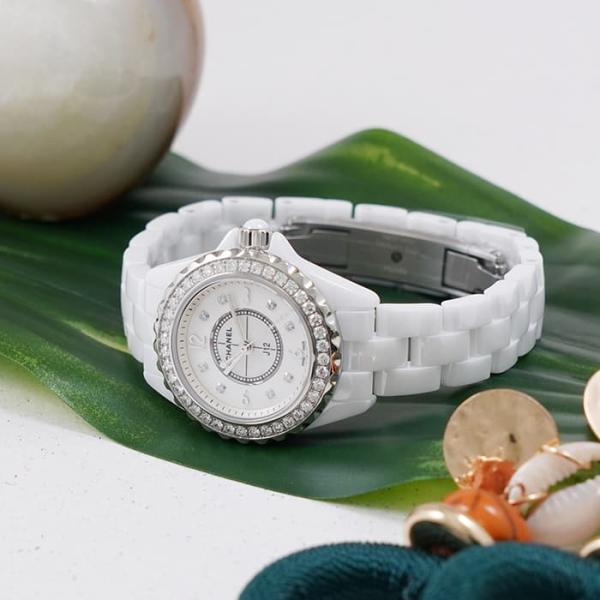 moco&pocoCHANEL J12 セラミックホワイト　レディース時計 CHANEL（シャネル） J12 H2572 ホワイトセラミック ベゼルダイヤ MOP