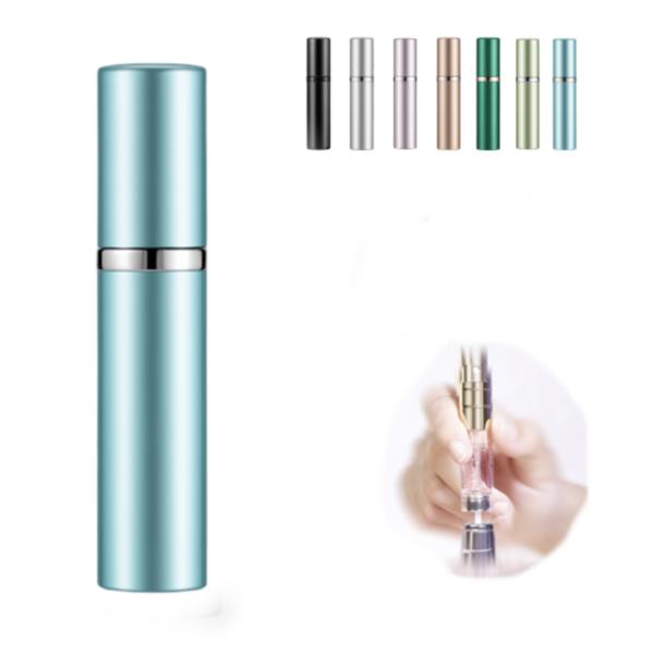 お出かけ先や旅行先に香水を持ち運ぶのに大変便利なアトマイザー！【充填方法】ステップ1：ご使用前に3〜5回押して空気を抜いてください。ステップ2：香水ボトルのスプレーヘッドとアトマイザーハウジングを取り外してください。ステップ3：挿入したアト...