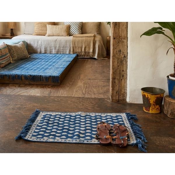 インド直輸入 ラグマット ラグ 40×60cm インド綿 インディゴ ブロックプリント 平織り 長方形 小さめ 玄関マット キッチンマット ベッドサイド 幾何学模様