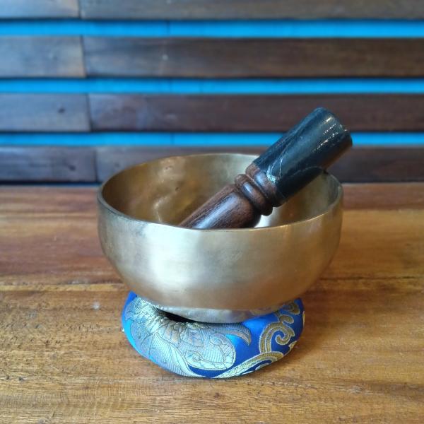 【手打ち鍛造】ネパール製 ハンドメイド シンギングボウル（直径約13cm）｜深い倍音・空間の浄化・瞑想・ヨガ