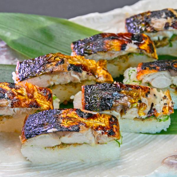 焼さばと酢飯の割合などを調整し、さらにおいしくなりました！パッケージもリニューアル!!