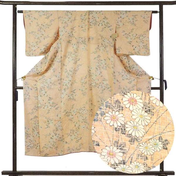 小紋 身丈145cm 裄63cm レディース 袷 花柄 裄Mサイズ 秋冬春用 正絹（シルク）薄橙色 中古 リサイクル 美品