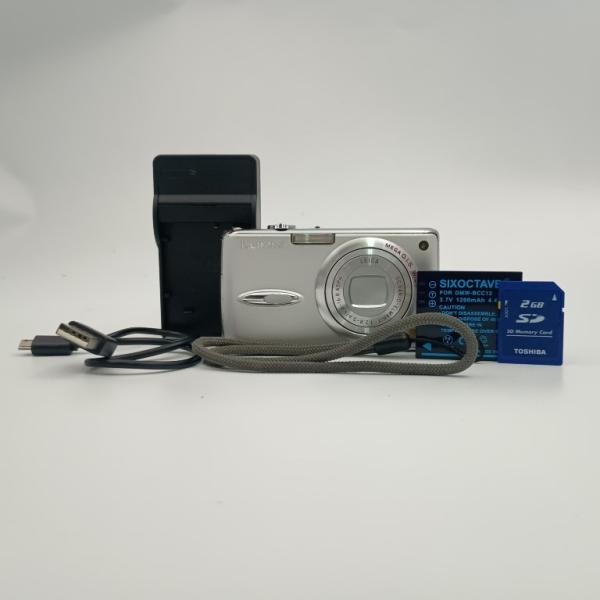 Panasonic LUMIX DMC-FX01 シルバー コンパクトデジタルカメラ