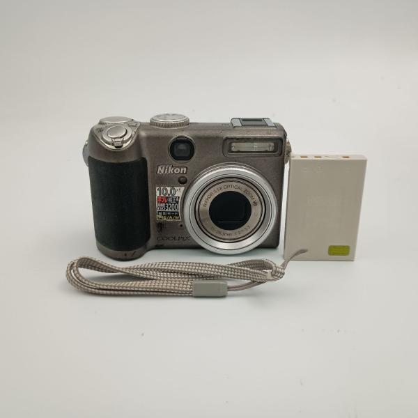 Nikon Coolpix P5000 Compact DIGITAL Camera コンパクトデジタルカメラ クールピックス