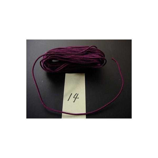 紐房の数珠に用いられます正絹紐です。菊房や、頭付房の場合には使用されませんのでご注意ください。細紐と通常の太さの紐の２種類があり、細紐は特殊な場合にしか使用しません。（この紐は通常の紐です。）１ｍ当たりの価格です。紐の太さは1.8〜2.0ｍ...