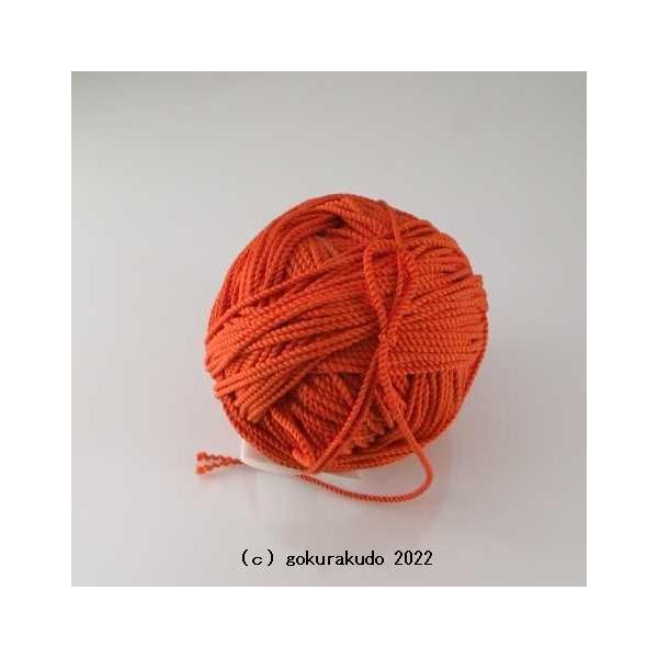 数珠用の中糸です。玉に通すにはご自分で先端を尖らせる必要があります。この糸はナイロン製です。太さは約1.8ｍｍ。ピンと張った場合にすこし細くなります。この太さは主に本連数珠尺２、尺、女性用略式数珠に用いられます。外国製の玉や宝飾品系統の玉な...