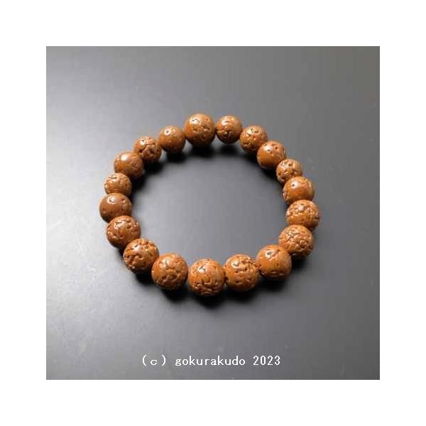 主玉直径：約11.3mm(腹部分)親玉直径：約13.30mm(腹部分)内径：約17cm(手首周り)重さ；約15g備考：日本製、紙箱入り総金剛菩提樹の数珠ブレスです。比較的、虫が付きやすい種類の玉であるため、入念な防虫加工と表面にコーティング...