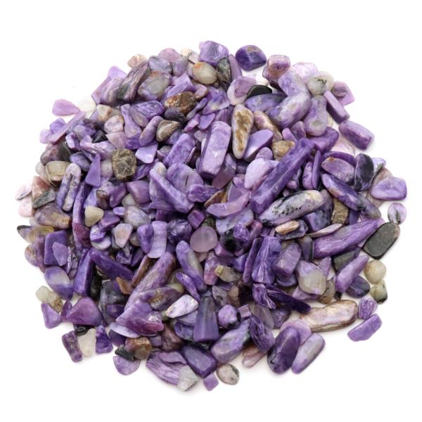 ■約100gでのお届けになります。■チャロアイトとはチャロアイトは見た目にもスギライトと間違えられる事がある石ですが、実際明るい色のスギライトとは比較的近いエネルギー特性を持つ石です。世界三大ヒーリングストーンと称されるように、癒しの力が強...