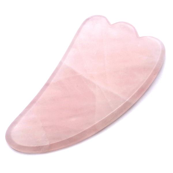 顔のマッサージだけでなく、背中、肩や腰、首回り、太もも、ふくらはぎ、二の腕、手のひら、頭皮へのマッサージのもおすすめです。ローズクォーツ かっさ プレート  天然石 フェイスマッサージ 健康 美容◆サイズ約90×50×7mm（サイズは目安で...