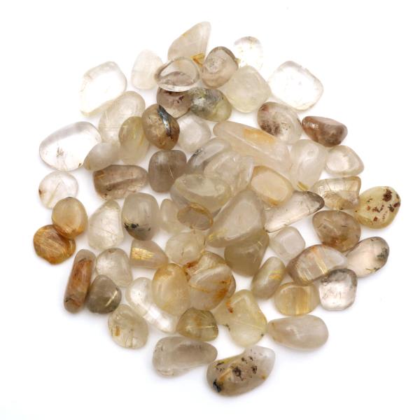 ◆約100gでのお届けになります。◆ゴールドルチルについてルチルクォーツはクォーツの一種ですが、ルチルがクォーツのパワーをいっそう高めるため、通常のクォーツよりも強力なエネルギーをもつといわれています。内部に『金色の線』が入っていることから...