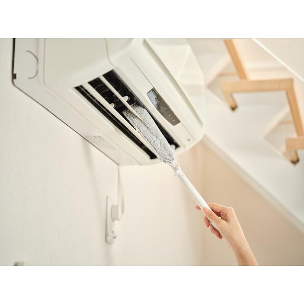 エアコン送風口のお掃除に活躍。狭いスキマに入り込んで隅々までしっかりお掃除。●ハンドル・モップ×各1●ハンドル・ヘッド=ポリプロピレン、モップ=ポリエステル・ナイロン●現品約4×1.8×37ｃｍ206049