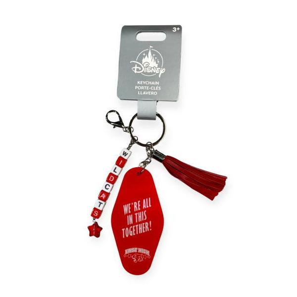 HSM ハイスクール・ミュージカルのキーホルダー。2025年にUSディズニーランド＆ディズニーワールドで販売された日本では入手不可能なレアなHSMグッズです。USディズニーパーク限定品　サイズ プレートの高さ約9cm　正規ライセンス品ワイル...