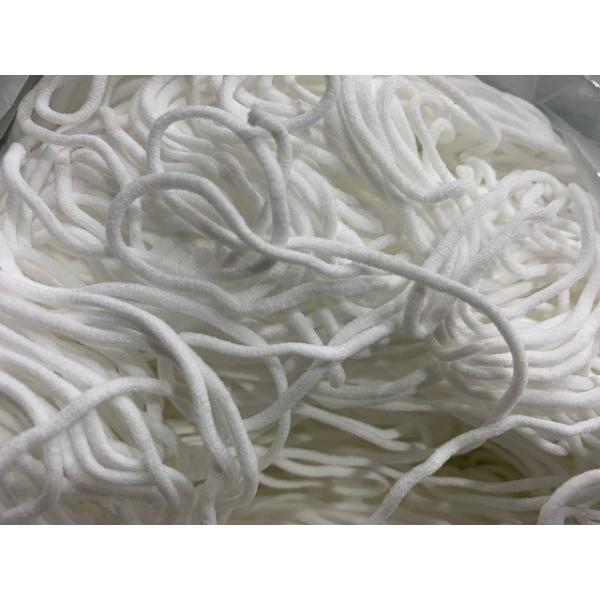 品名　：手作りマスク用ゴム色　　：オフ白size　：２mmｍ数　：１０ｍ巻素材　：ナイロン９２％　　　　ポリウレタン８％※遅くても翌日出荷致します※ネコポス出荷ですので出荷翌日にはお手元に届きます※１００ｍボビン巻の場合１０個注文頂き「ボビ...