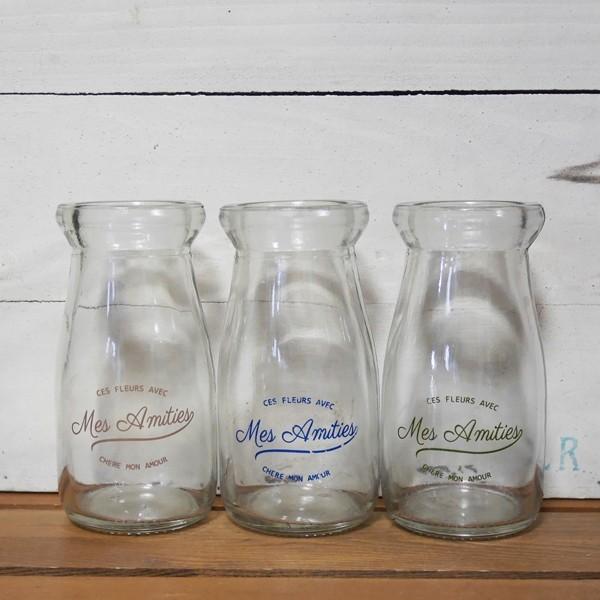 シンプルなデザインが魅力的なガラスボトルです。カラーサンドを入れて多肉植物を飾ったり、一輪挿しの花瓶替わりに使うのに丁度良いサイズ。卓上の可愛らしいインテリアにおすすめです。※ガラスはすべて手作りのため、サイズや厚みが異なったり、気泡が入る...