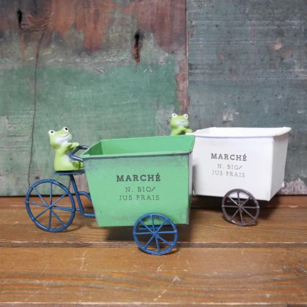 小さくて可愛らしい手のひらサイズのプランターです。多肉植物はもちろん、プリザーブドフラワーのアレンジでもピッタリです。どこか懐かしいレトロ加工が施された仕上がりは、デスク回りにそのまま飾って小物を入れにするだけでも癒されます。サイズ：幅10...