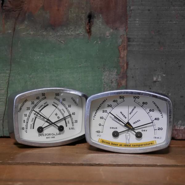 クールなスチール素材と、遊び心が散りばめられた文字盤がマッチしたダルトンの温湿度計です。”BEER”と書かれた真ん中部分で針が交差すると、ちょうどビールが美味しく飲める温度になる温湿度計と、“COMFORT”と書かれた真ん中部分で針が交差す...