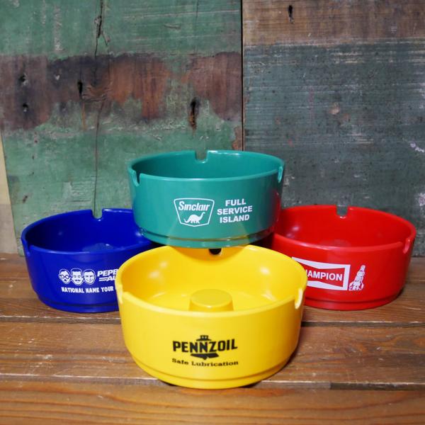 軽くて割れにくいメラミン製のラウンド型灰皿です。中央にはセンターコーンがあり、灰皿としてはもちろん、アクセサリートレイや小物入れとしてもオススメです。スタッキングができるので、場所を取らず収納も便利で、ディスプレイを楽しむのもグッド。サイズ...