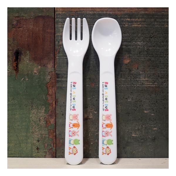 賑やかで可愛らしいキャラクターが大人気のイラストレーター堀内慶子さんがデザインする、 RUB A DUB DUB(ラブアダブダブ)のベビースプーン＆フォークです。割れにくく、扱いやすい素材で食器洗浄機や電子レンジのご使用もOK！赤ちゃんの口...