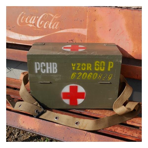 チェコ軍放出品 メディカルボックス ４段引き出し 救急箱 医療品箱 チェコ軍放出品 メディカルボックス 4段引き出し 救急箱 医療品箱 救急 箱