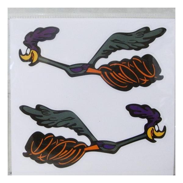 アメリカのワーナー・ブラザースが製作するアニメシリーズ、ロードランナーのステッカーシールです。使い易いサイズなので、車のウィンドウやバイク・ヘルメット・パソコンや工具箱などを簡単にステッカーカスタムができます。耐水性加工されているので屋外で...