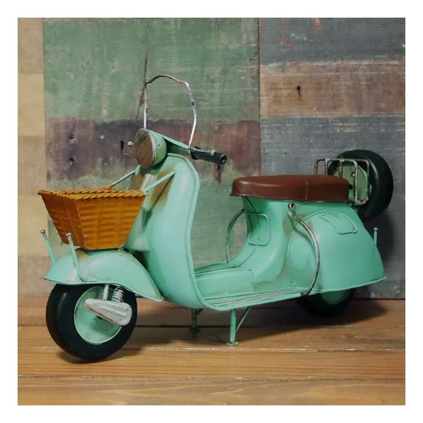 VESPA【ベスパ】 、ベスパペダル自転車、 レトロ 三輪車足漕ぎ 、ブリキ VESPA【ベスパ】 、ベスパペダル自転車、 レトロ 三輪車足漕ぎ