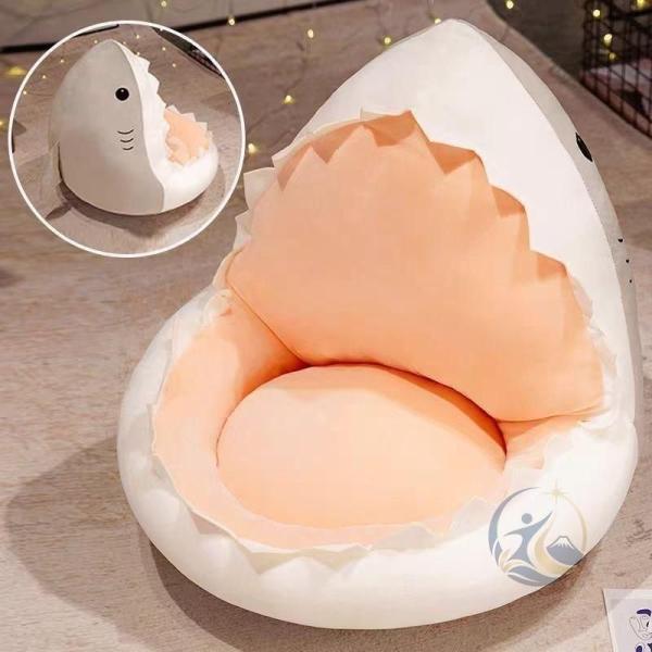 キャラクター座布団クッショングレー鮫55*50cmソファベッドフロアチェア可 感動人生 愛いふかふか中わたたっぷりあったかお尻に優しい体圧分散インテリアお
