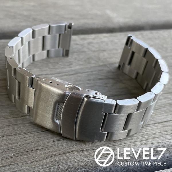 ラグ幅：22mm】無垢ステンレス 3連 ブラッシュシルバー/つや消し