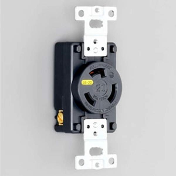 【ご購入後の当店からの連絡はご登録のメールアドレスに通知いたします。必ずご確認ください】【商品概要】●厚み(mm):26.2●長さ(mm):107●定格:接地2P20A250V●幅(mm):36●質量(g)75.4【商品説明】アメリカン電機...