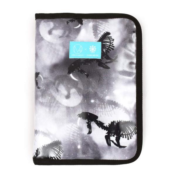 【ご購入後の当店からの連絡はご登録のメールアドレスに通知いたします。必ずご確認ください】【商品概要】サイズ: 縦約23cm × 横約16cm × マチ約1.5cm 見開き幅約34cm　※商品の仕様上、サイズに若干の誤差が生じる恐れがあります...